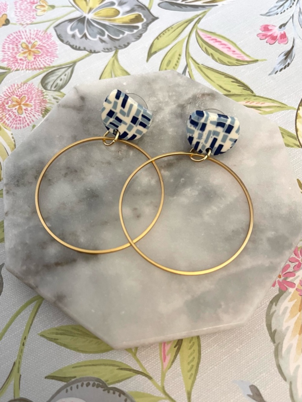 Stitch Fix Blue & White Gold Tone Hoop Pierced Earrings - Picture 10 of 10